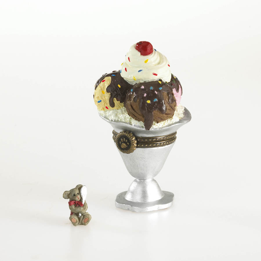 Sprinkle's Sundae with Scoop McNibble